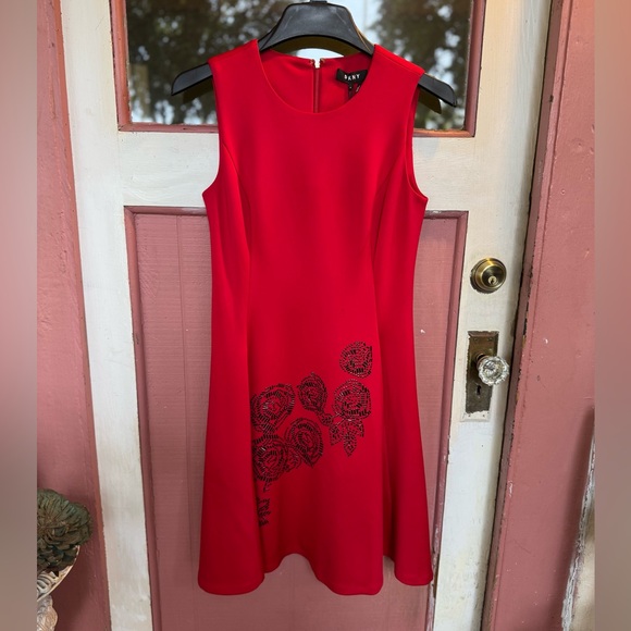 Dkny Dresses & Skirts - Dkny Red Sleeveless Flowy Dress - Size 4